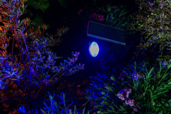 OSRAM LED Aussenleuchte Smart+ Solar Spot Multicolor RGB + TW Dimmbar Tunable White 4099854474477