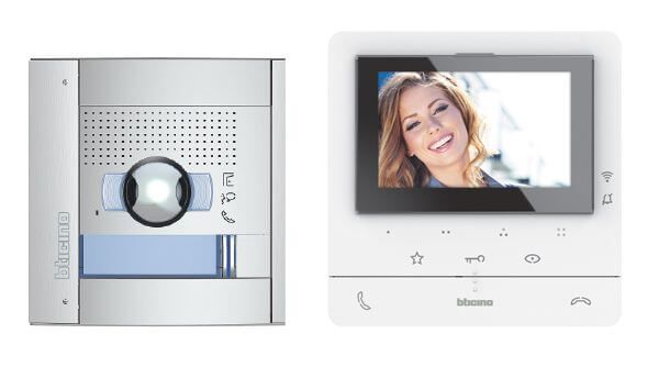 Bticino Flex ONE Video-Set mit Türstation SFERA, 1 und 2 Ruftasten + CLASSE100 X16E, Farbkamera, 2-Draht, Smartphone-Anbindung, 364615