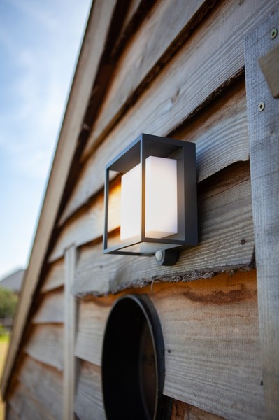 LUTEC Curtis LED Aussenleuchte Solar 3000 K 3W Bewegungsmelder IP54 Anthrazit