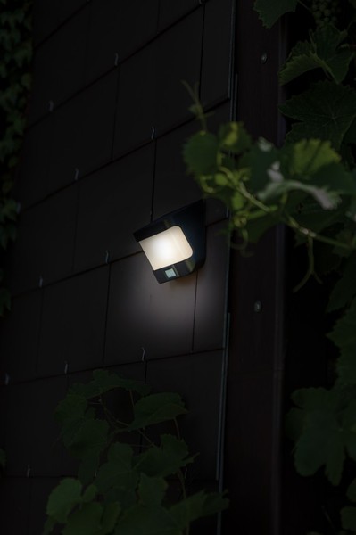 LUTEC Try LED Wandleuchte Solar 5000 K 8W Bewegungsmelder IP54 Anthrazit