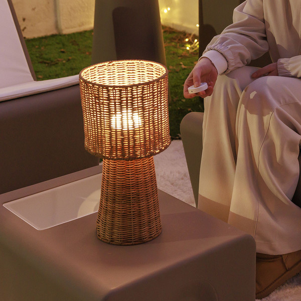 Newgarden Grace 40 Natur Akku Tischleuchte aus Rattan, warmweißes Licht, dimmbar, Fernbedienung