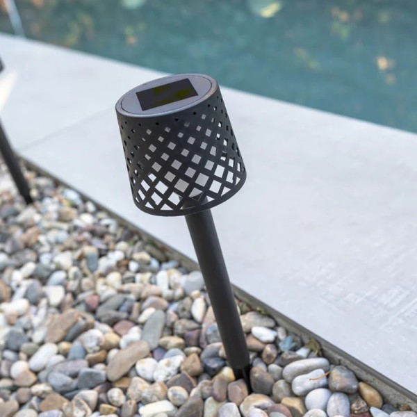 NewGarden GRETITA schwarz Solar + Akku LED Erdspieß Gartenleuchte Solar 4er Set + USB Innen & Außen IP44