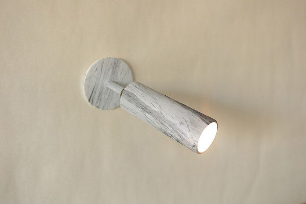 Newgarden Roll 4 Akku Marmor-Optik Wandleuchte, Montage ohne Bohren, warmweißes Licht, USB-Ladekabel ø4,5x12 cm