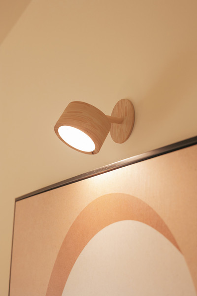 Newgarden Roll 8 Akku Holz-Optik Wandleuchte, Montage ohne Bohren, warmweißes Licht, USB-Ladekabel ø8x7,2 cm