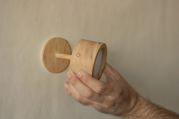 Newgarden Roll 8 Akku Holz-Optik Wandleuchte, Montage ohne Bohren, warmweißes Licht, USB-Ladekabel ø8x7,2 cm