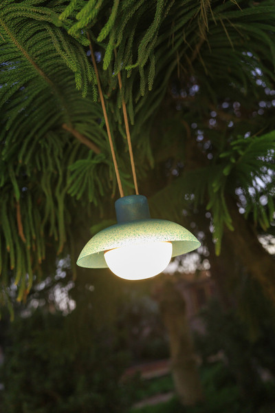 Newgarden Syros 20 Akku Blau Circoolar mobile Dekoleuchte mit Seil, warmweißes Licht, dimmbar, Fernbedienung ø20x9,5 cm