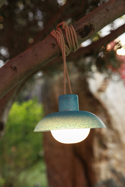 Newgarden Syros 20 Akku Blau Circoolar mobile Dekoleuchte mit Seil, warmweißes Licht, dimmbar, Fernbedienung ø20x9,5 cm