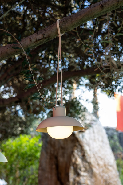 Newgarden Syros 20 Akku Beige mobile Dekoleuchte mit Seil, warmweißes Licht, dimmbar, Fernbedienung ø20x9,5 cm