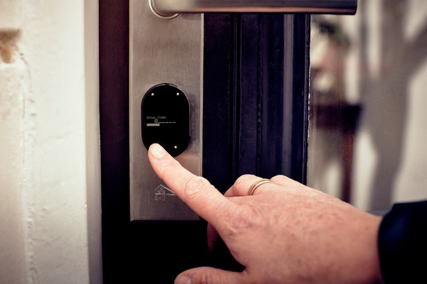 Shelly LOQED Touch Smart Lock - Schlüsselloses Türschloss, Edelstahl