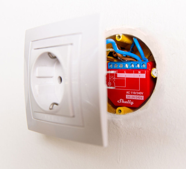 Shelly Plus 1PM - Smarter WLAN Schaltaktor mit Strommessung