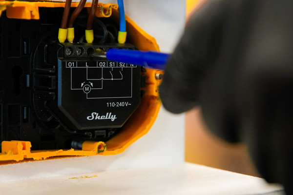 Shelly Shutter - WLAN Rollladenaktor, Nachrüstmodul