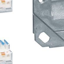 Hager GMKSRJ45C6A3 Anschluss Modul 3x RJ45, Cat.6a, für Zentralscheibe UAE 3-fach, hfr