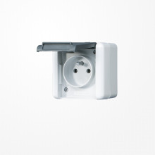 Jung 821FKIW Steckdose, französisch/belgisches System, Schraubklemmen, SAFETY+, senkrecht, IP 44, WG 800